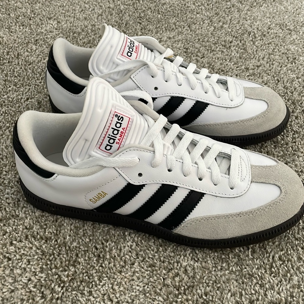 NWOT Adidas Samba shoes. Men’s size 8. Women’s 9.5-10